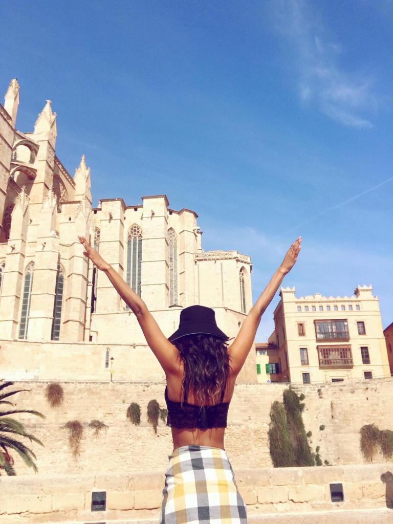 641756889: Chica busca chico en Mallorca