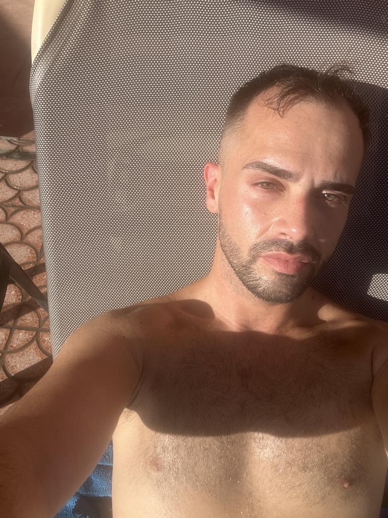 613948855: Chico busca chica en Barcelona