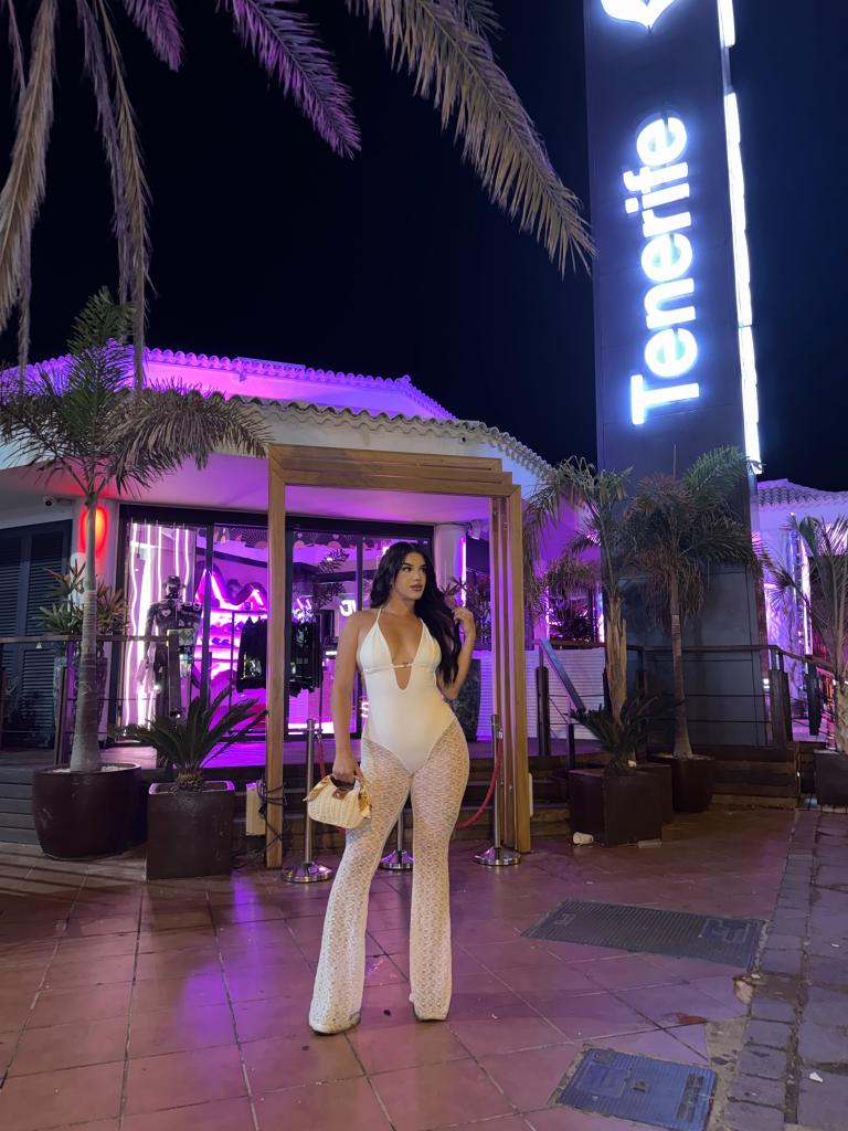 Chica busca chico en Tenerife: 