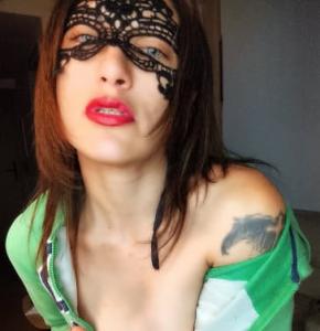 745085865: Chica busca chico en Madrid