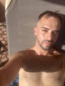 613948855: Chico busca chica en Barcelona