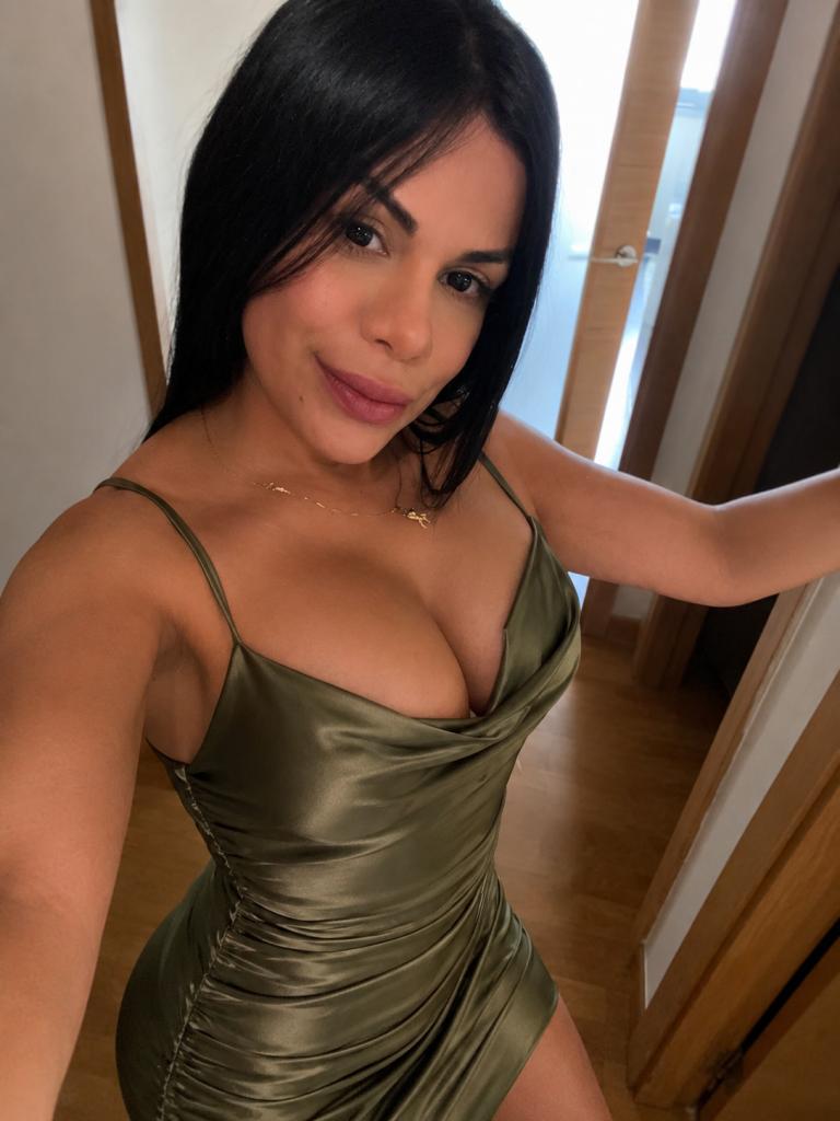 681814857: Chica busca chico en La Coruña