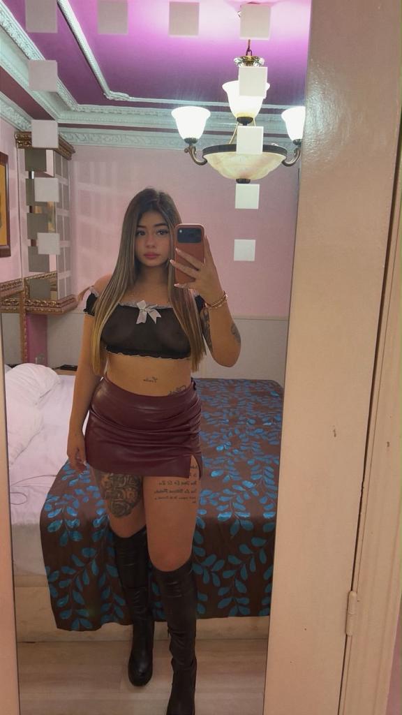 743052766: Chica busca chico en Sevilla