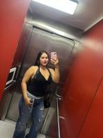 677870529: Chica busca chico en Sevilla