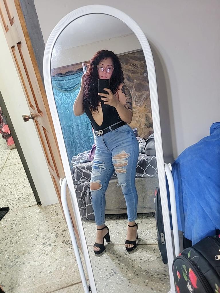 613945971: Chica busca chico en Barcelona