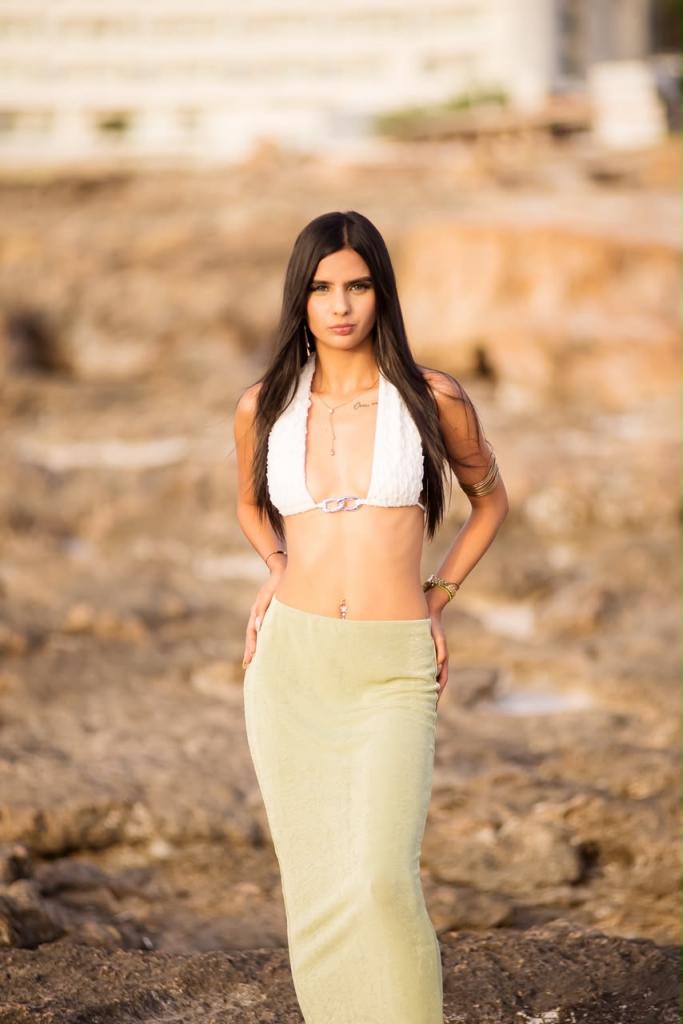 Chica busca chico en Ibiza: Chica busca chico