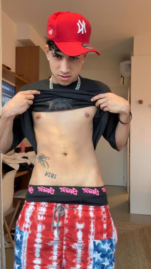 687728084: Chico busca chica en Barcelona