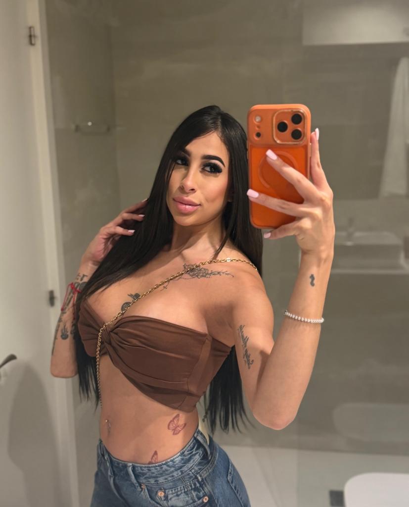 742016858: Chica busca chico en Barcelona