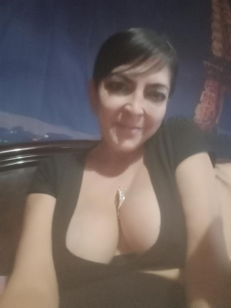 727752573: Chica busca chico en Sevilla