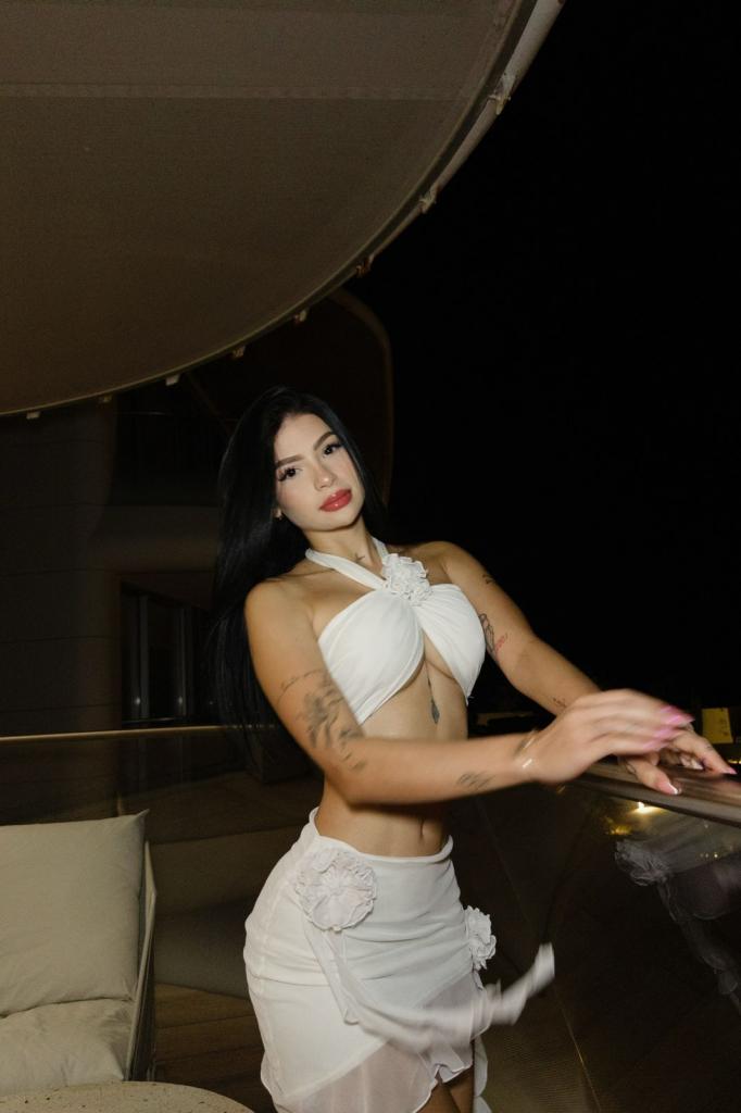 663363413: Chica busca chico en Barcelona