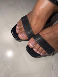 624093436: Chica busca chico en Granada