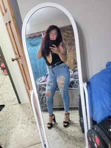 613945971: Chica busca chico en Barcelona