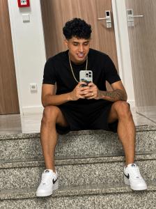 687728084: Chico busca chica en Barcelona