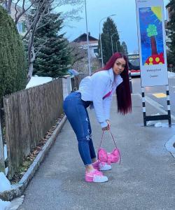 647721233: Chica busca chico en Madrid