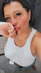 613804054: Chica busca chico en Barcelona