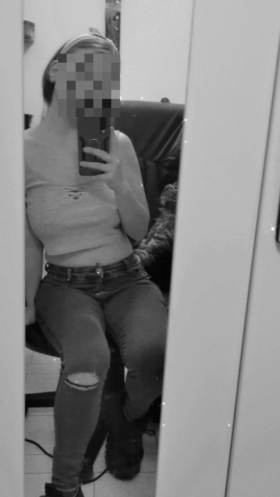 607831291: Chica busca chico en Sevilla