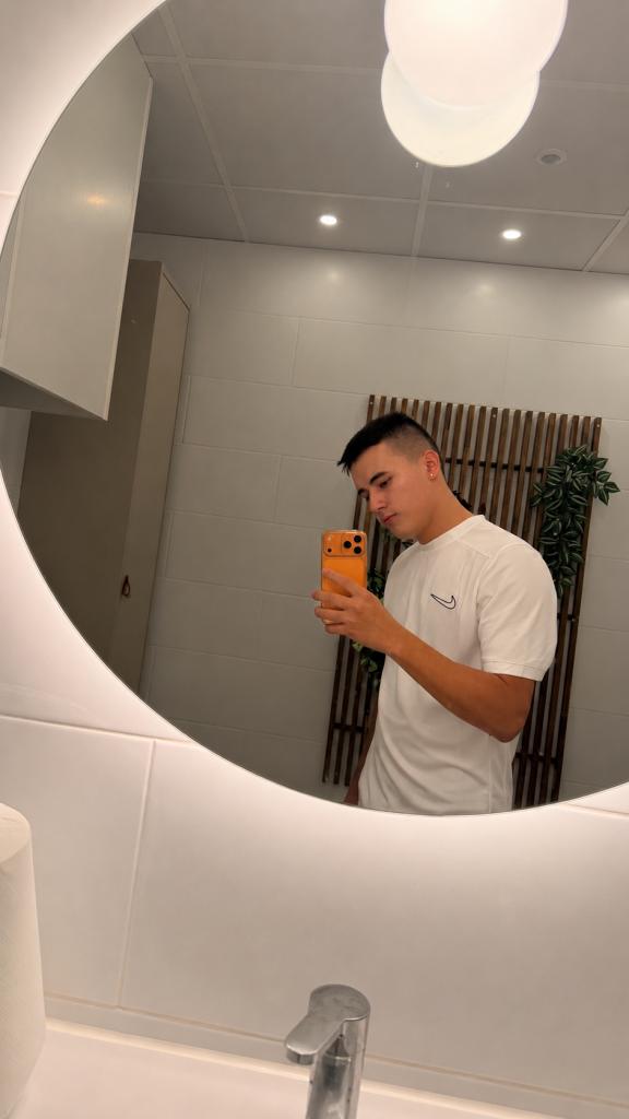 637892786: Chico busca chica en Málaga
