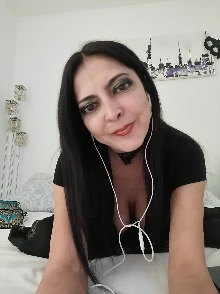 727752573: Chica busca chico en Sevilla