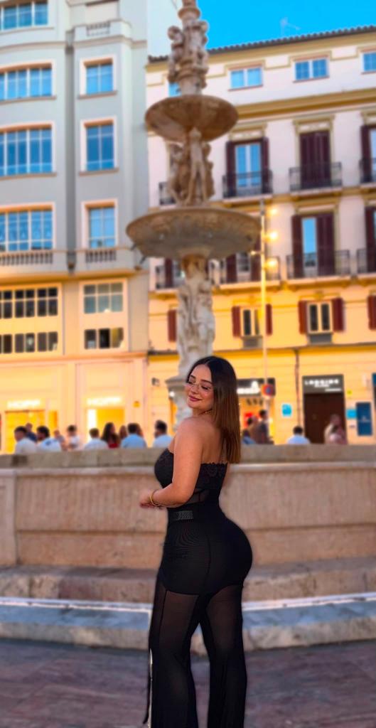 617492072: Chica busca chico en Barcelona