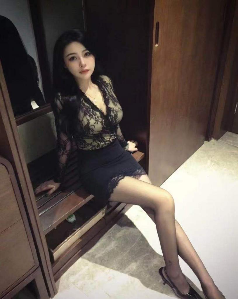 643169093: Chica busca chico en Madrid