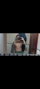 Chico busca chica en Sevilla: 