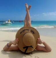 613284045: Chica busca chico en Cantabria