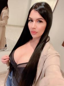 613576847: Chica busca chico en Sevilla