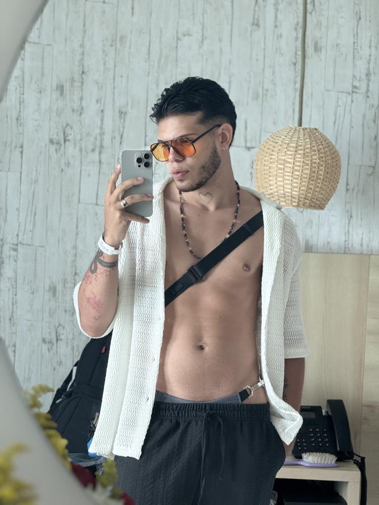 Chico busca chica en Granada: 