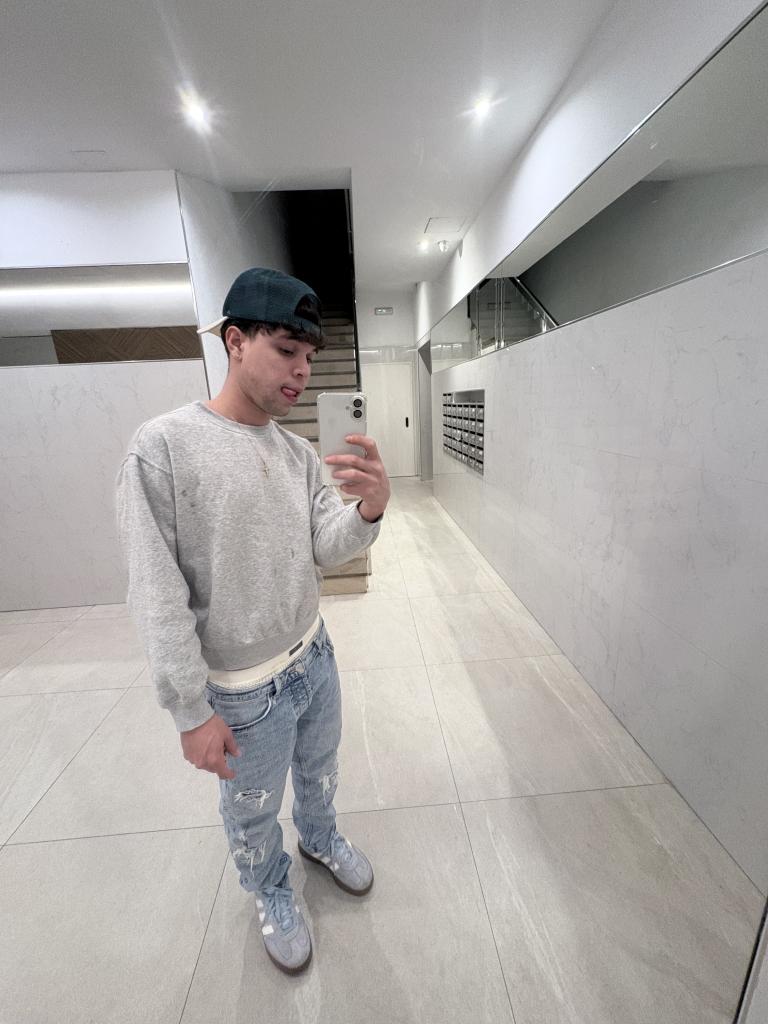 Chico busca chica en Sevilla: 