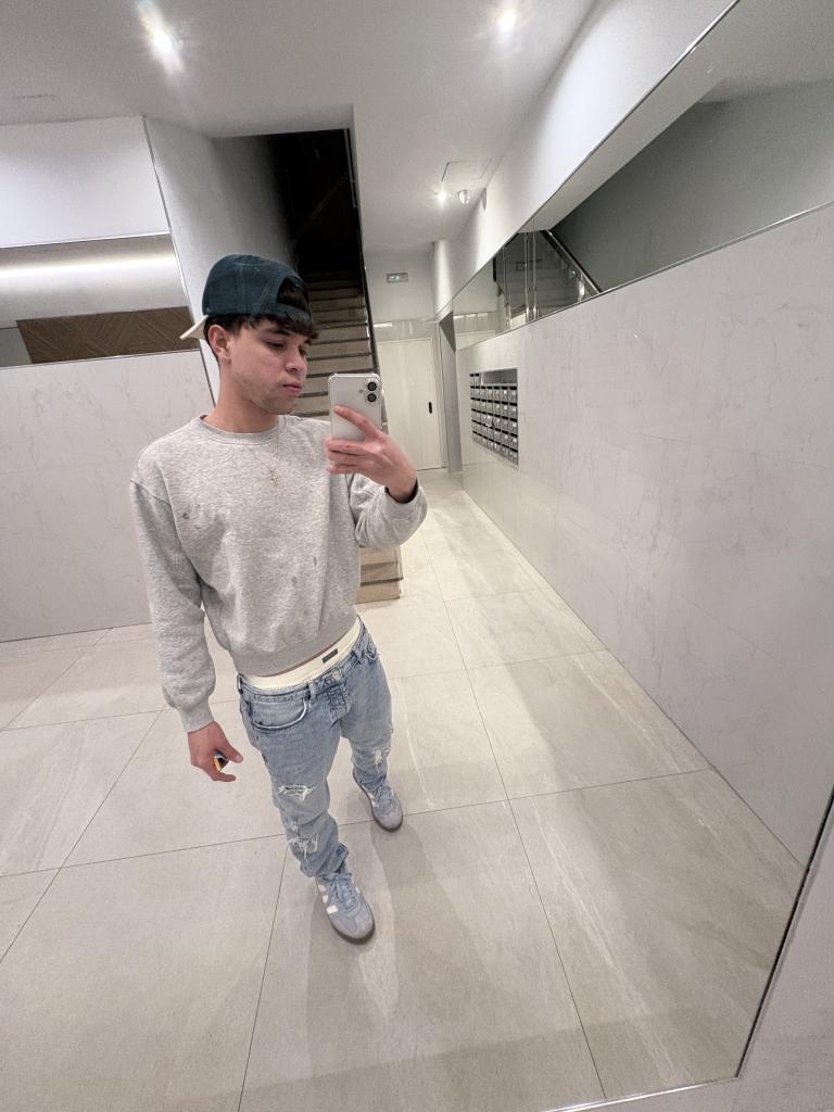 Chico busca chica en Sevilla: 