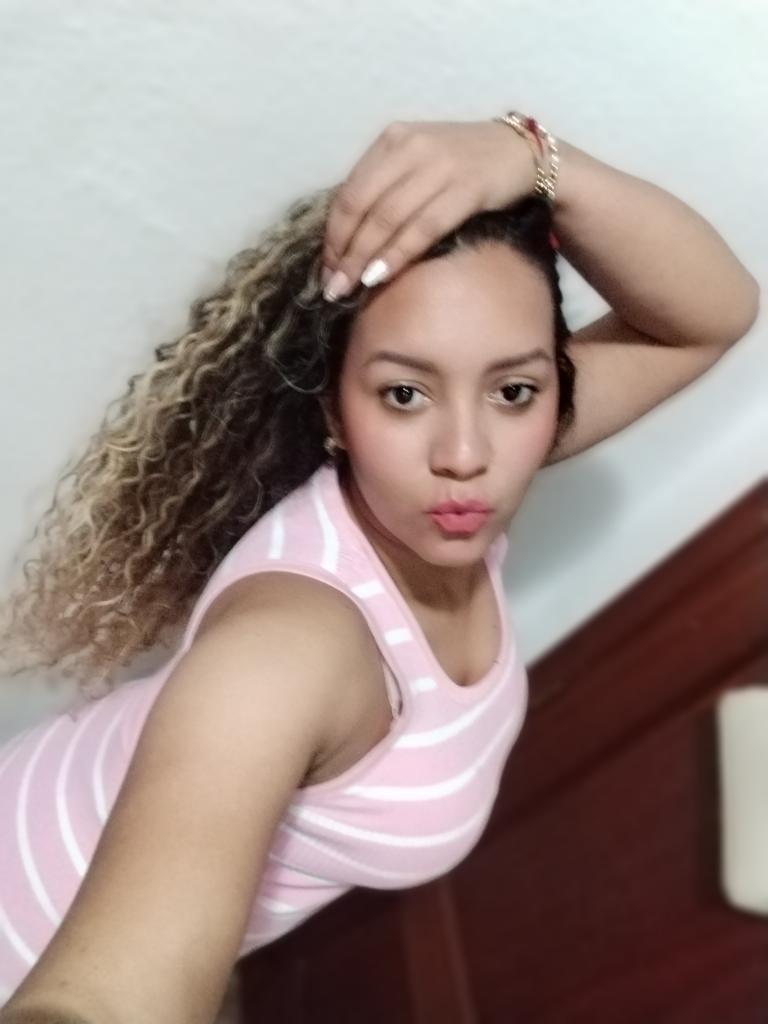 671678136: Chica busca chico en Valencia