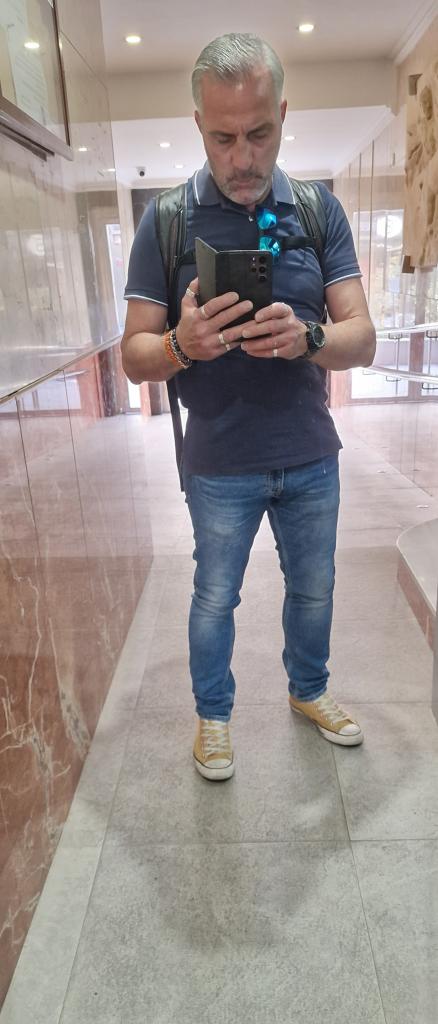 Chico busca chica en Granada: 