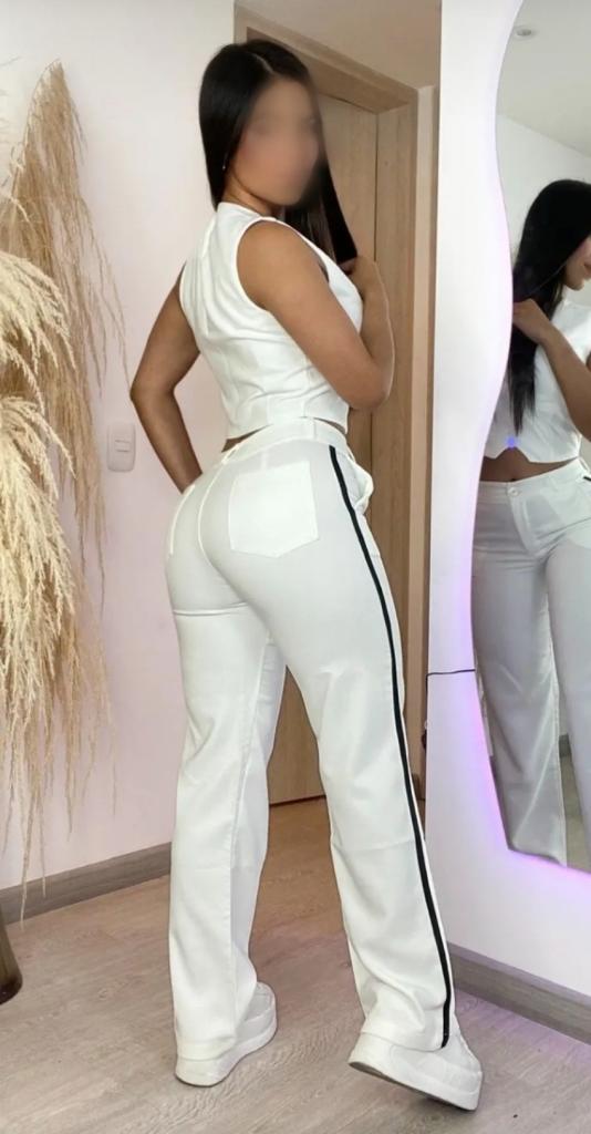 629393529: Chica busca chico en Orense