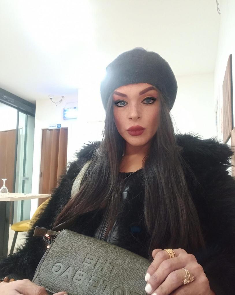 613773924: Transexual en La Coruña