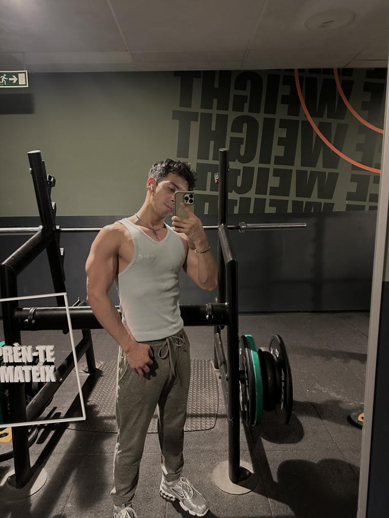 687204420: Chico busca chica en Barcelona