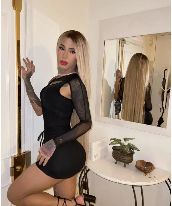 742093992: Transexual en La Coruña