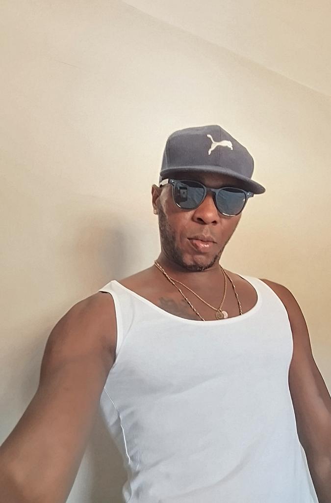 634150906: Chica busca chico en Sevilla