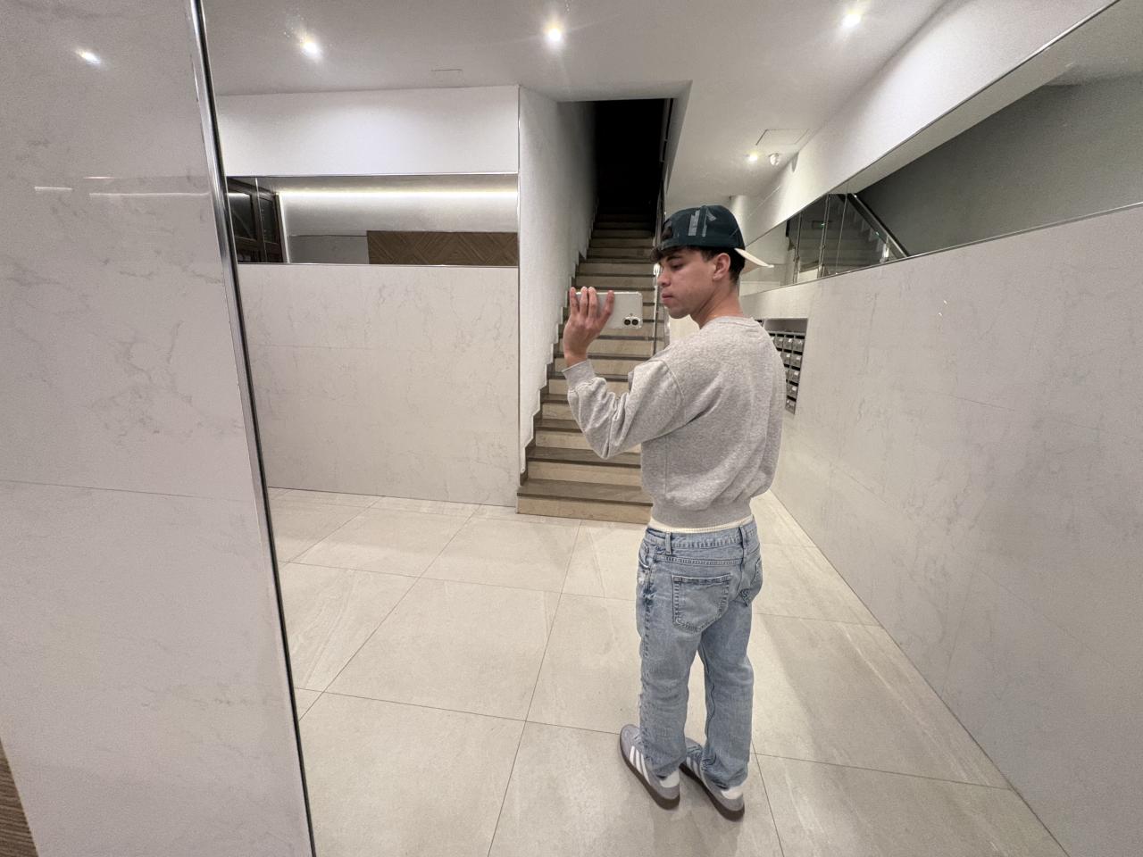 Chico busca chica en Sevilla: 