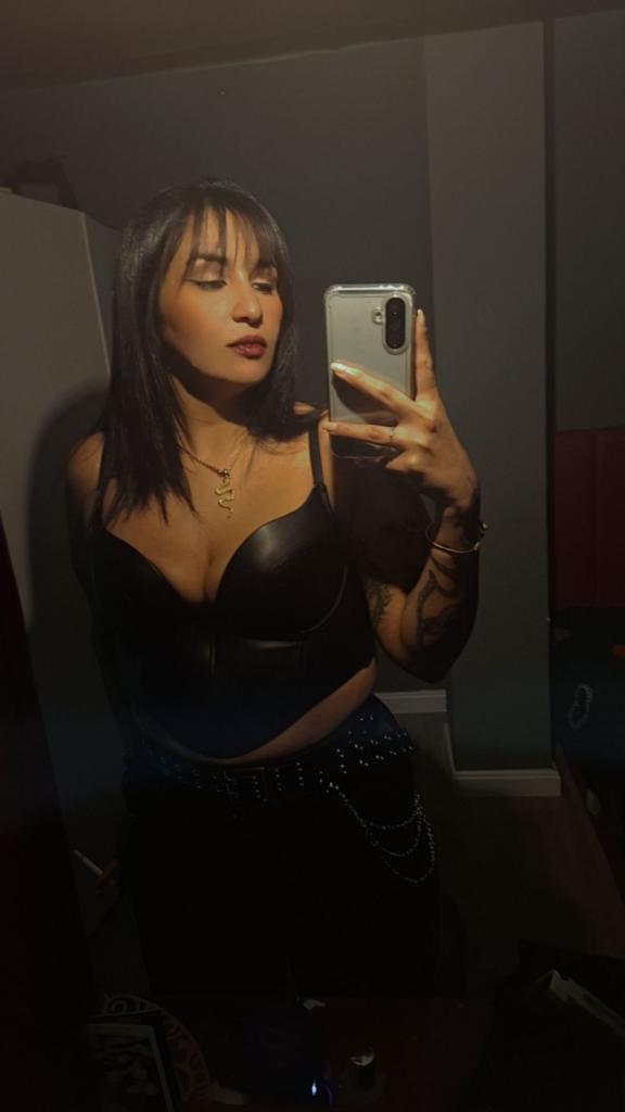 695800469: Chica busca chico en Sevilla