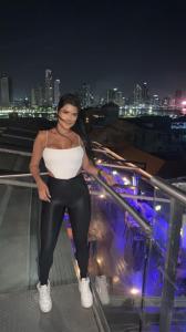 604227270: Chica busca chico en Barcelona