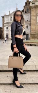 606678023: Chica busca chico en Barcelona