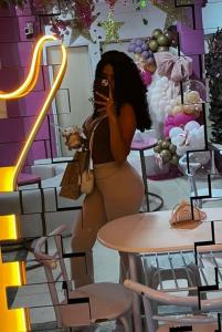 663197372: Chica busca chico en Barcelona