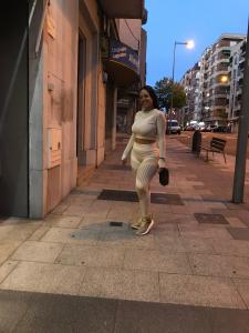 645566159: Chica busca chico en Barcelona