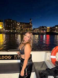 671683268: Chica busca chico en Sevilla