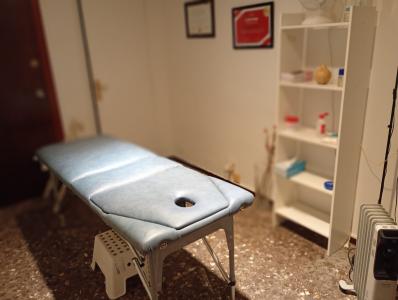 663092104: Chica busca chico en Barcelona