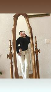 647145403: Chica busca chico en La Coruña