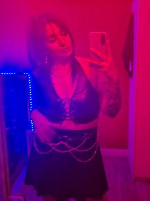 695800469: Chica busca chico en Sevilla