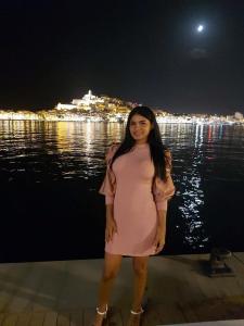 672539377: Chica busca chico en Ibiza