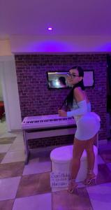 607424368: Chica busca chico en Málaga