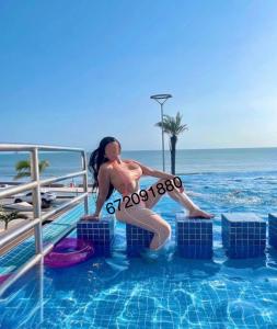 672091880: Chica busca chico en Menorca
